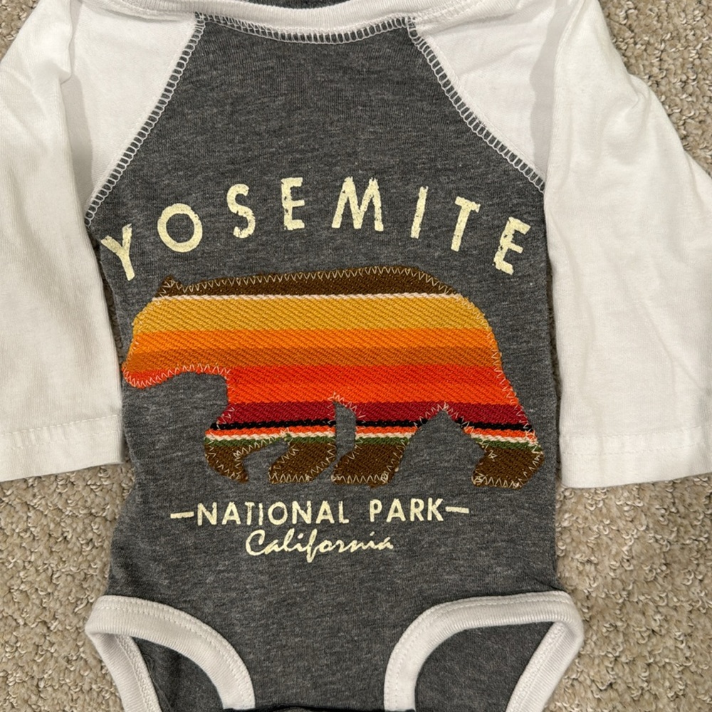ADKTD Lifestyle Yosemite Bear Hooded longsleeve Bodysuit - Picture 2 of 4